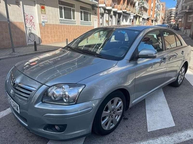 Plateado Usado 2008 Toyota Avensis Sol Berlina | 6300 € (Precio justo) - Imagen 1/4