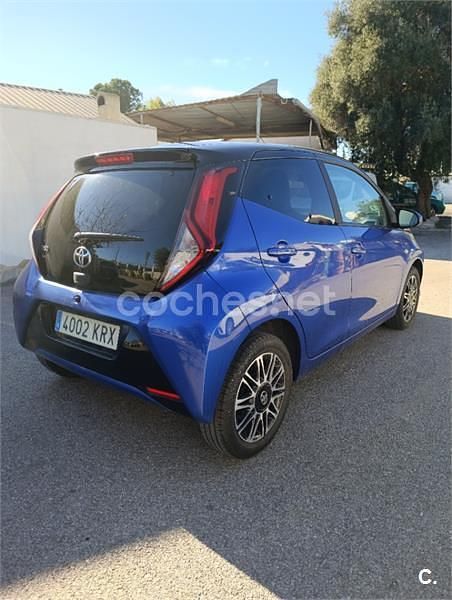 Usado Toyota Aygo X-clusiv 69 CV (50 kW) 2018 Azul Utilitario