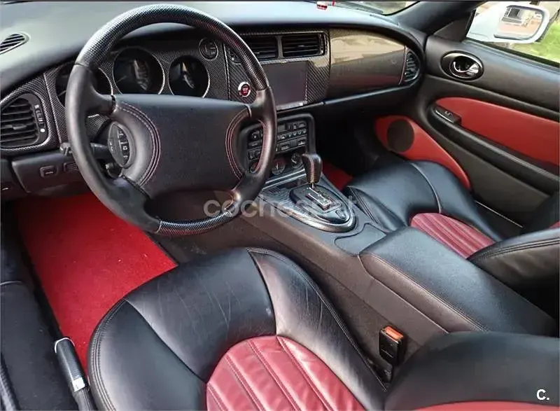 Usado Jaguar XK 300 CV (220 kW) 2006