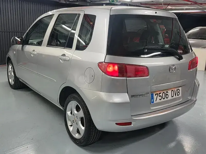 Usado Mazda 2 Active 68 CV (50 kW) 2006 Gris / plata Utilitario