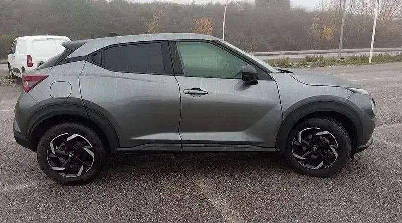 Usado Nissan Juke N-Connecta 114 CV (83 kW) 2024 Skyline grey SUV