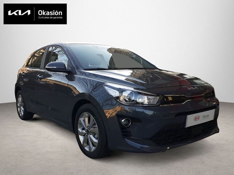 Gris Usado 2022 Kia Rio Berlina | 16.990 € (Precio justo) - Imagen 1/4