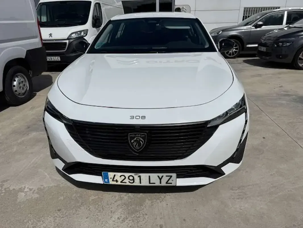 Usado Peugeot 308 Active 131 CV (96 kW) 2022 Blanco Berlina
