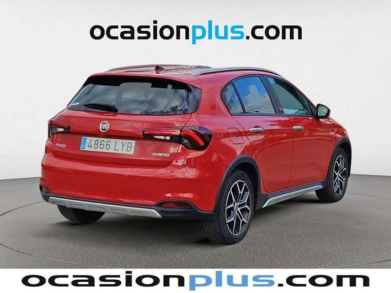 Usado Fiat Tipo Cross 131 CV (96 kW) 2022 Rojo Utilitario