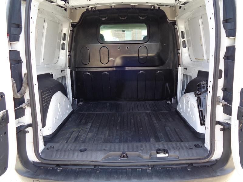 Usado Renault Kangoo 75 CV (55 kW) 2016 Blanco Monovolumen