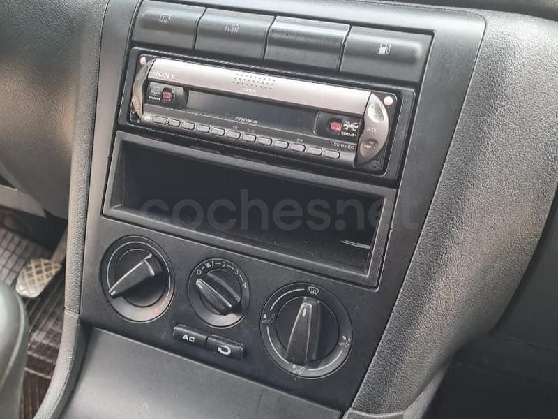 Usado Skoda Octavia Ambiente 102 CV (75 kW) 2002 Gris / plata Berlina
