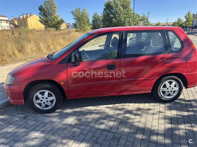 Rojo Usado 2001 Mitsubishi Space Runner Monovolumen | 2700 € - Imagen 1/4
