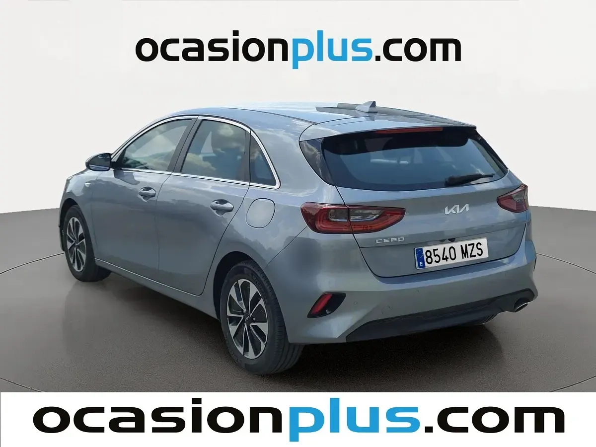 Usado Kia Ceed 101 CV (74 kW) 2025 Gris plata Utilitario