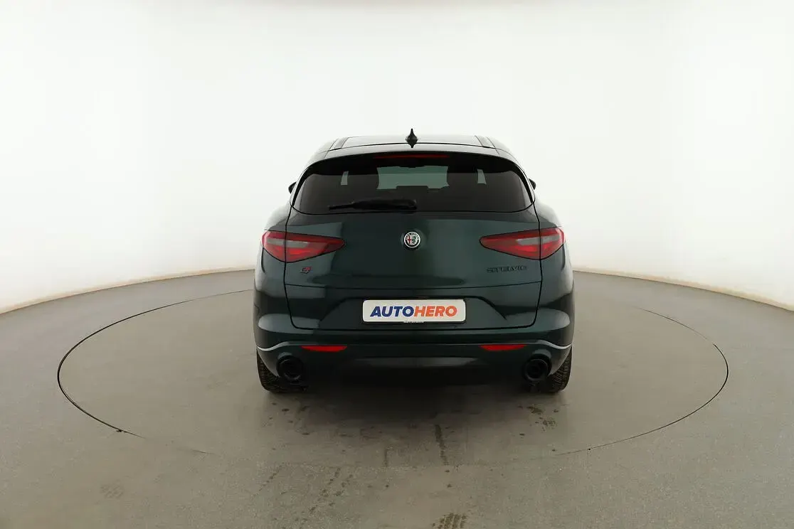 Usado Alfa Romeo Stelvio Veloce 210 CV (154 kW) 2021 Verde SUV