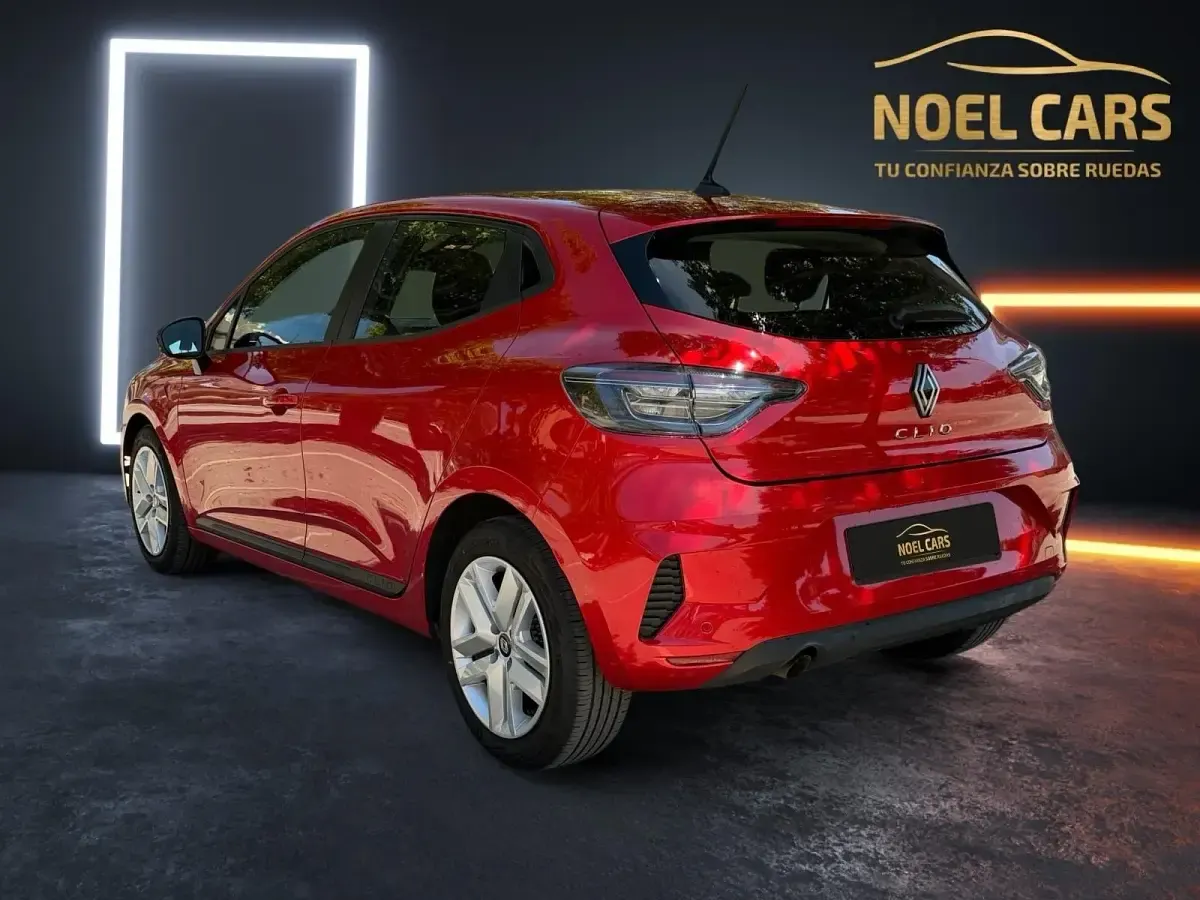 Usado Renault Clio Techno 90 CV (66 kW) 2025 Rojo Utilitario