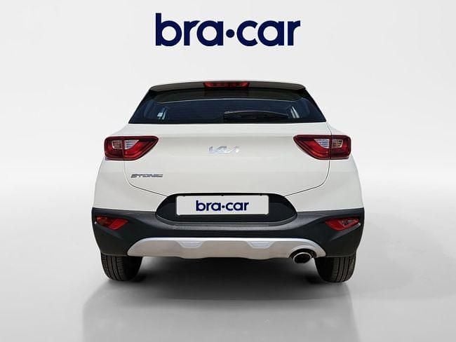 Usado Kia Stonic 84 CV (61 kW) 2022 Blanco SUV