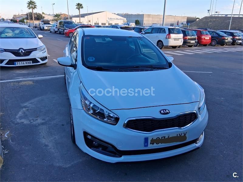Blanco Usado 2017 Kia Ceed GT Berlina | 10.500 € (Precio justo) - Imagen 1/4
