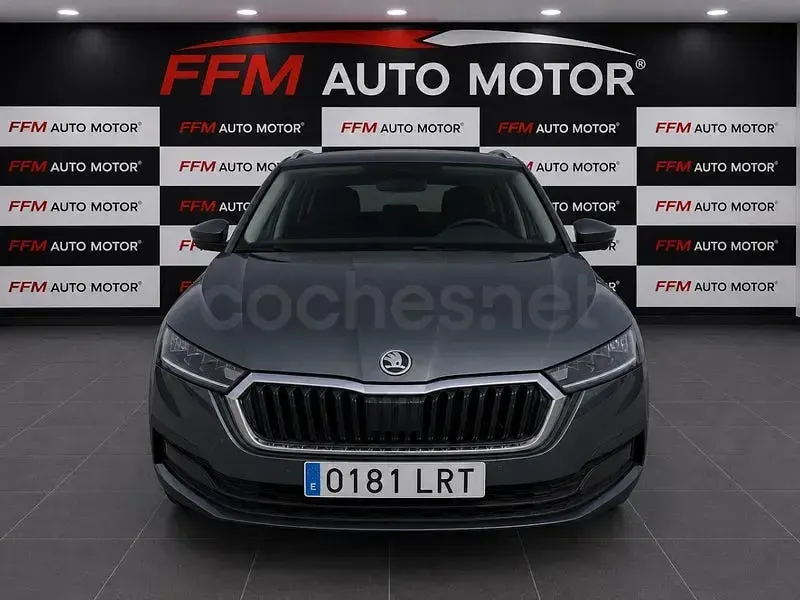 Usado Skoda Octavia Style 150 CV (110 kW) 2021 Gris / plata Familiar