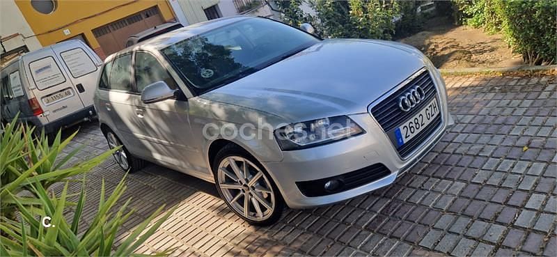 Gris / plata Usado 2010 Audi A3 Sportback Ambiente Utilitario | 8900 € (Precio justo) - Imagen 1/4