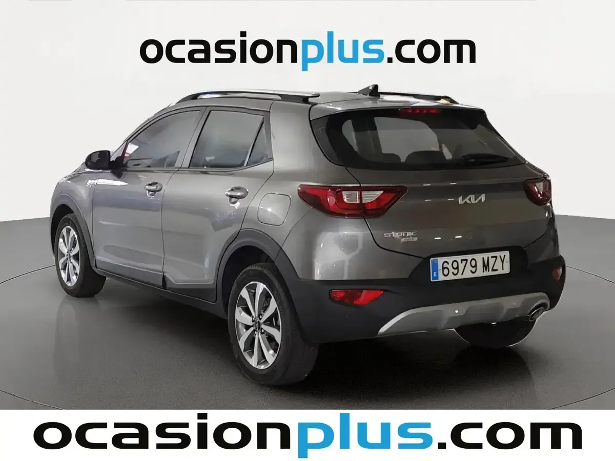 Usado Kia Stonic 100 CV (73 kW) 2025 Gris SUV