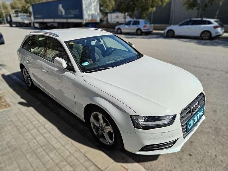 Usado Audi A4 Premium 140 CV (102 kW) 2012 Blanco Familiar
