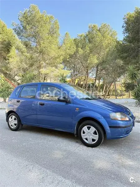 Usado Chevrolet Kalos SE 83 CV (61 kW) 2004 Azul Berlina