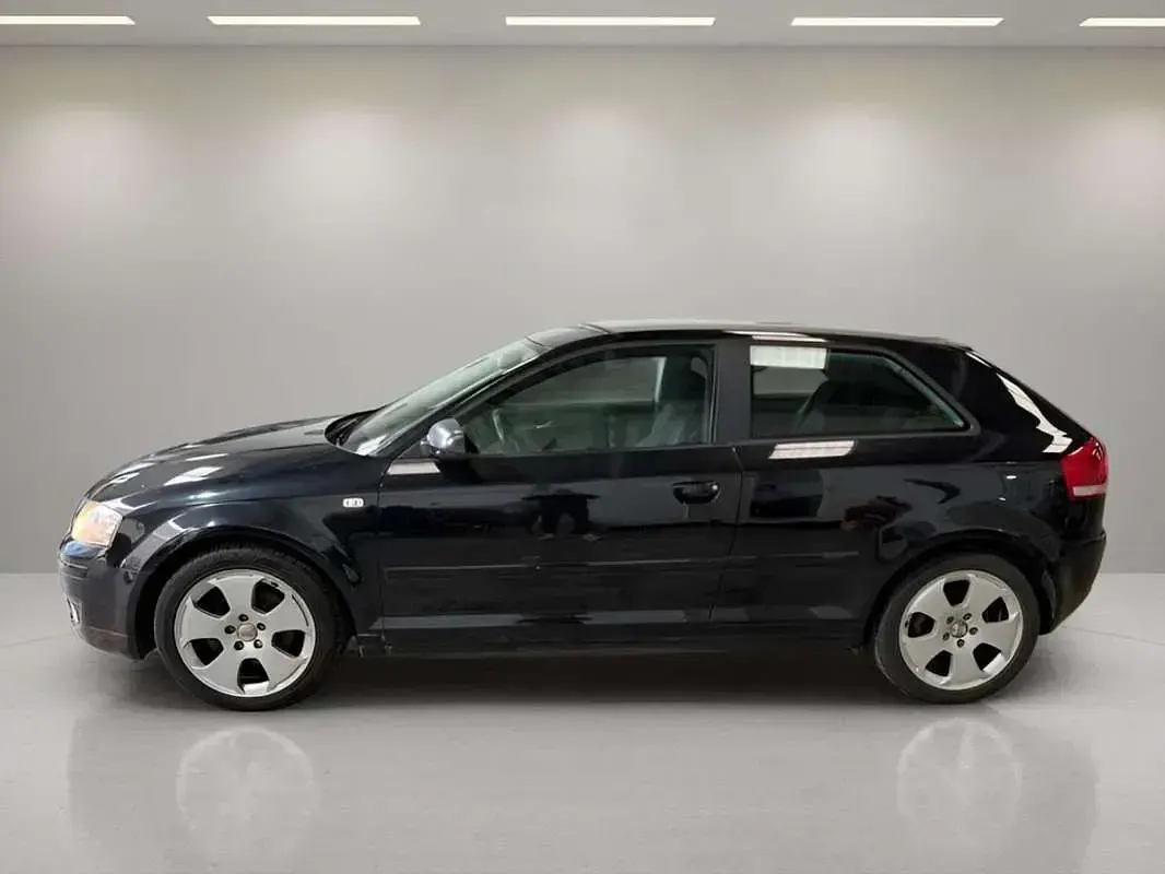 Usado Audi A3 Ambiente 140 CV (102 kW) 2008 Negro Utilitario