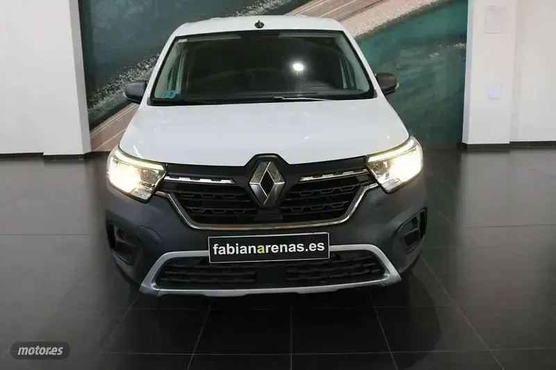 Usado Renault Kangoo 75 CV (55 kW) 2022 Blanco Monovolumen
