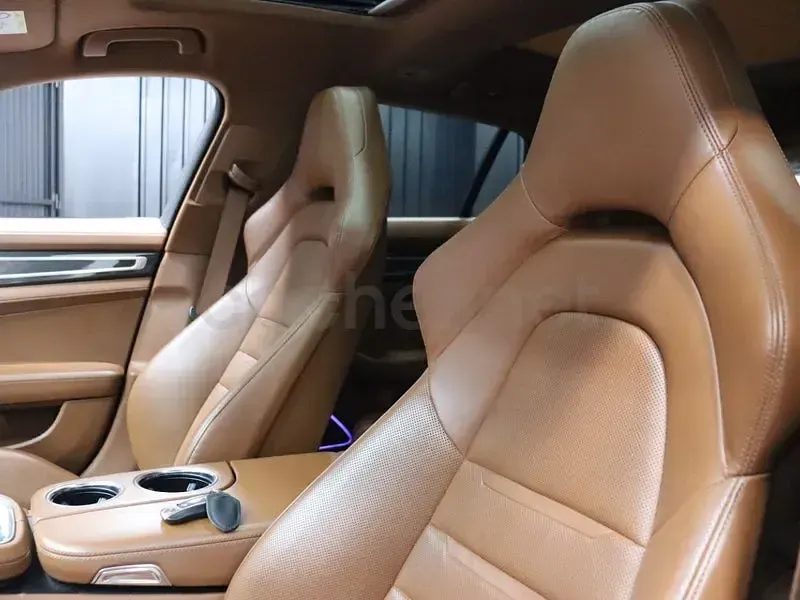 Usado Porsche Panamera Sport Turismo 462 CV (339 kW) 2018 Gris / plata Familiar
