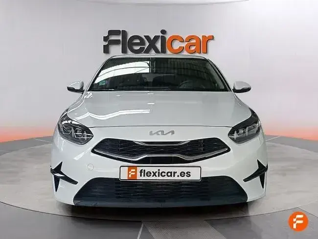 Usado Kia Ceed 136 CV (100 kW) 2023 Blanco Utilitario