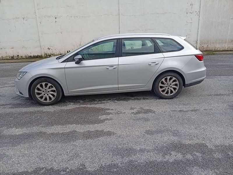 Usado Seat Leon Reference 110 CV (80 kW) 2015 Plateado Utilitario