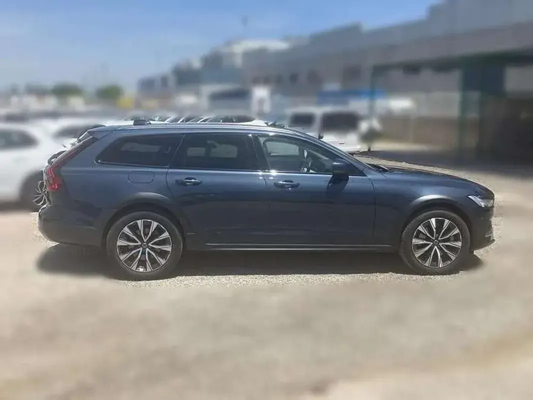 Usado Volvo V90 CC Ultimate 197 CV (144 kW) 2023 Azul Familiar