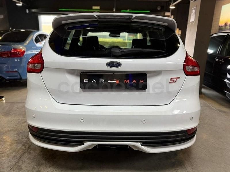 Usado Ford Focus ST 250 CV (183 kW) 2016 Blanco Berlina