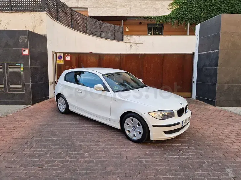 Usado BMW 116 Comfort Edition 115 CV (84 kW) 2010 Blanco Utilitario
