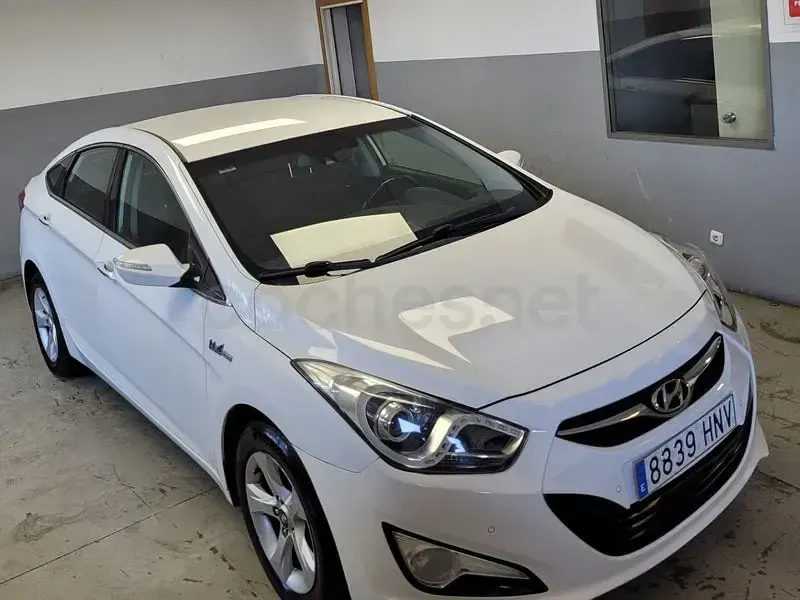Usado Hyundai i40 115 CV (84 kW) 2013 Blanco Berlina