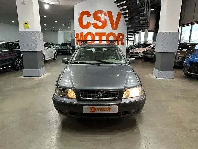 Usado Volvo V40 109 CV (80 kW) 2004 Gris Familiar