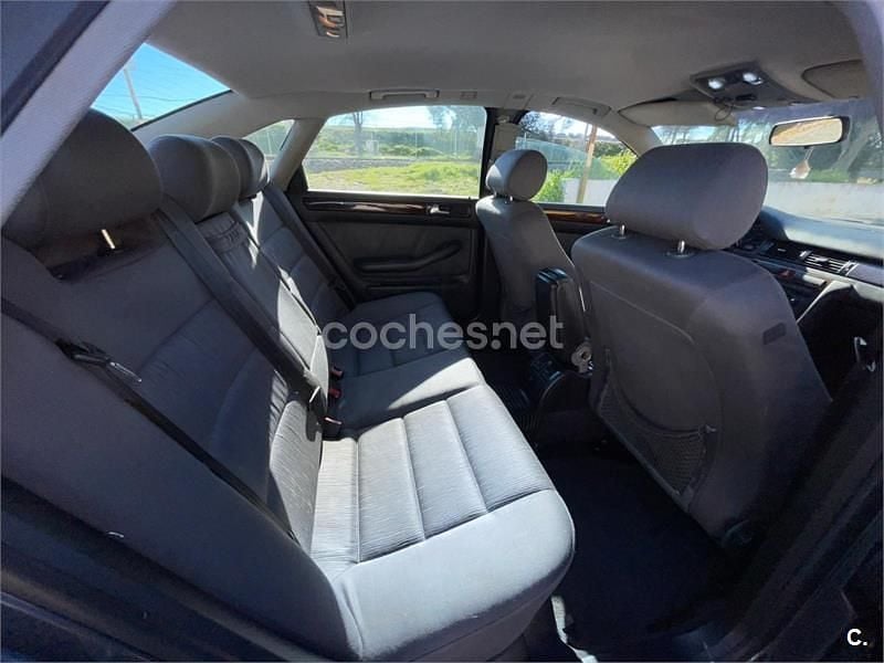 Usado Audi A6 150 CV (110 kW) 2001 Gris / plata Berlina