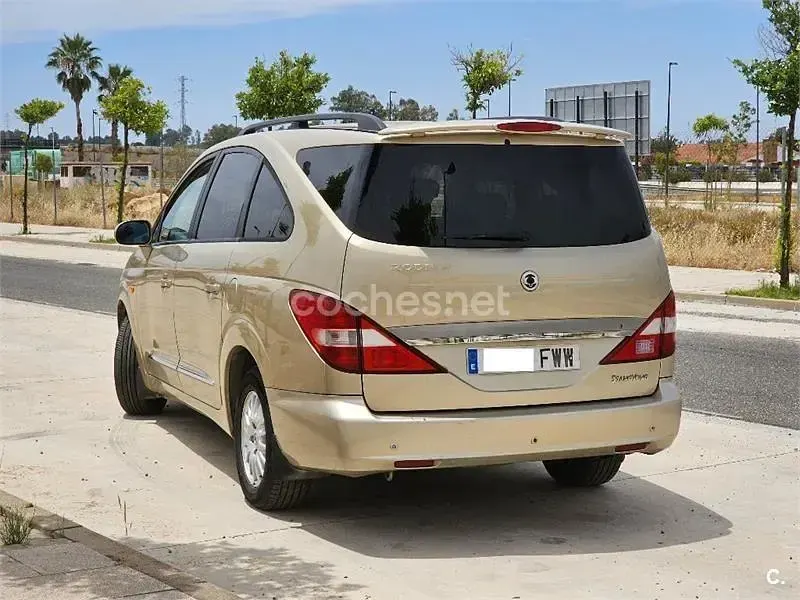 Usado SsangYong Rodius Limited 165 CV (121 kW) 2007 Beige Monovolumen