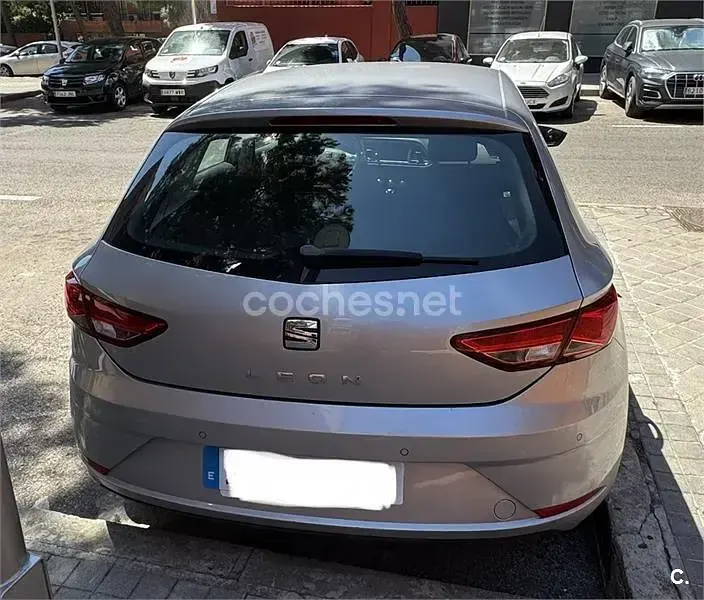 Usado Seat Leon Style 115 CV (84 kW) 2018 Gris / plata Berlina