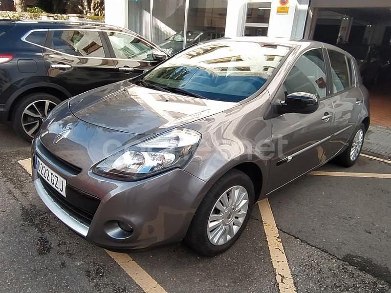 Usado Renault Clio II 75 CV (55 kW) 2010 Gris / plata Berlina