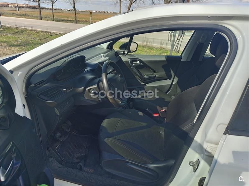 Begagnad Peugeot 208 Active 75 HK (55 kW) 2018 Vit Halvkombi