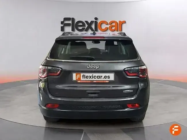 Usado Jeep Compass Longitude 140 CV (102 kW) 2018 Gris SUV