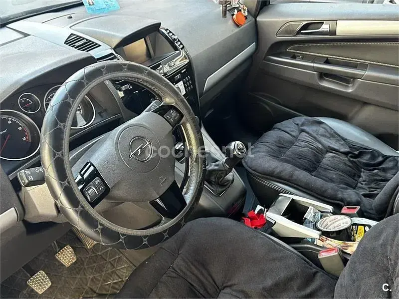 Usado Opel Zafira Enjoy Plus 125 CV (91 kW) 2011 Negro Monovolumen