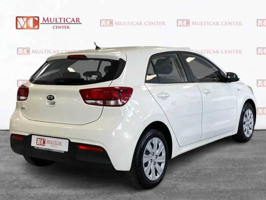 Usado Kia Rio 84 CV (61 kW) 2020 Blanco Berlina