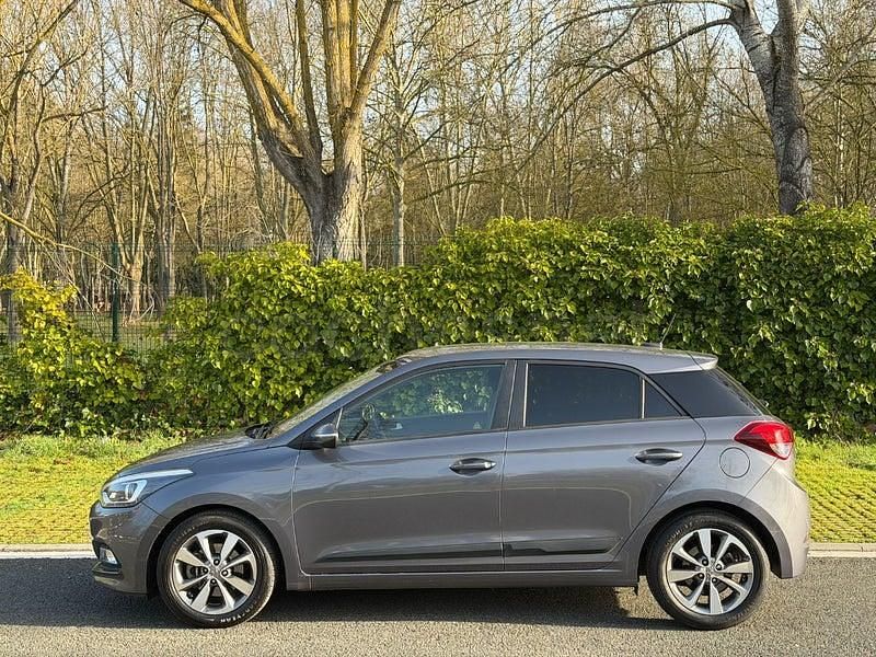 Usado Hyundai i20 100 CV (73 kW) 2017 Gris / plata Berlina