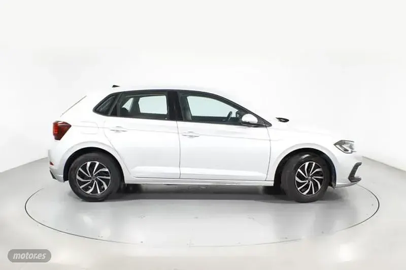 Usado VW Polo Life 95 CV (69 kW) 2024 Plateado Utilitario