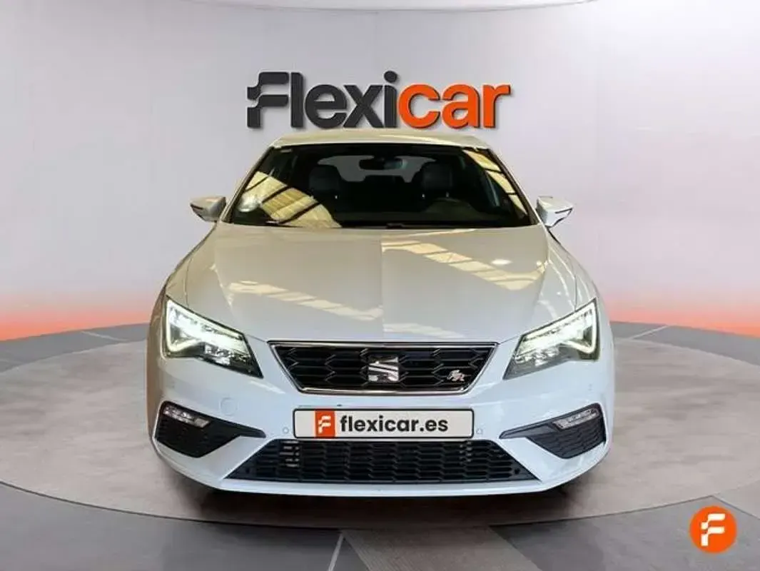 Usado Seat Leon ST FR 125 CV (91 kW) 2018 Blanco Familiar
