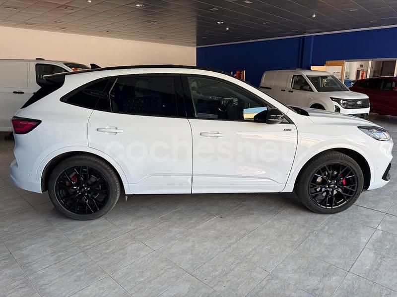 Usado Ford Kuga ST-Line X 225 CV (165 kW) 2023 Blanco SUV