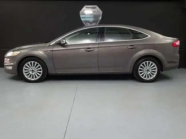 Usado Ford Mondeo Titanium 163 CV (119 kW) 2012 Gris / plata Berlina