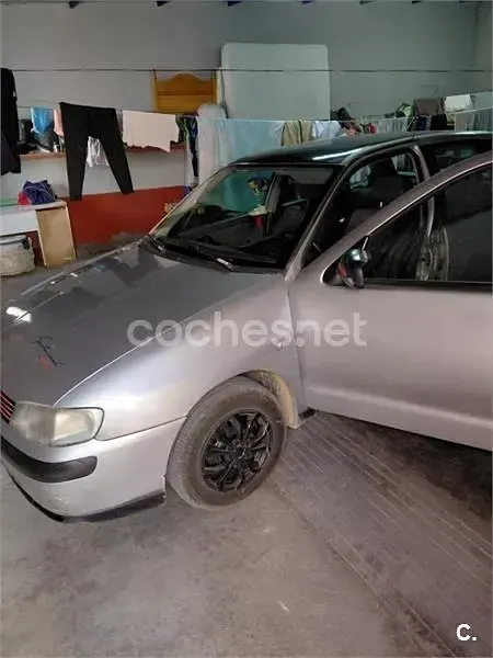Usado Seat Ibiza 68 CV (50 kW) 2000 Gris / plata Utilitario