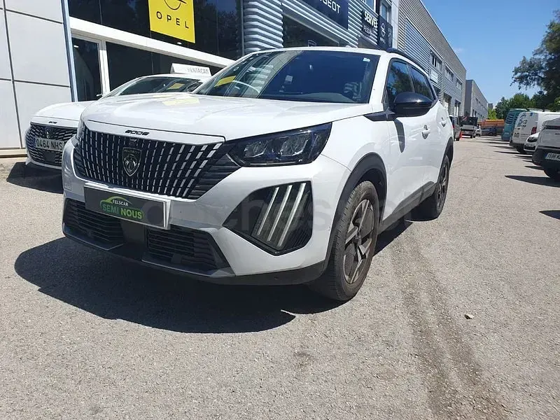 Usado Peugeot 2008 Allure 100 CV (73 kW) 2025 Blanco SUV