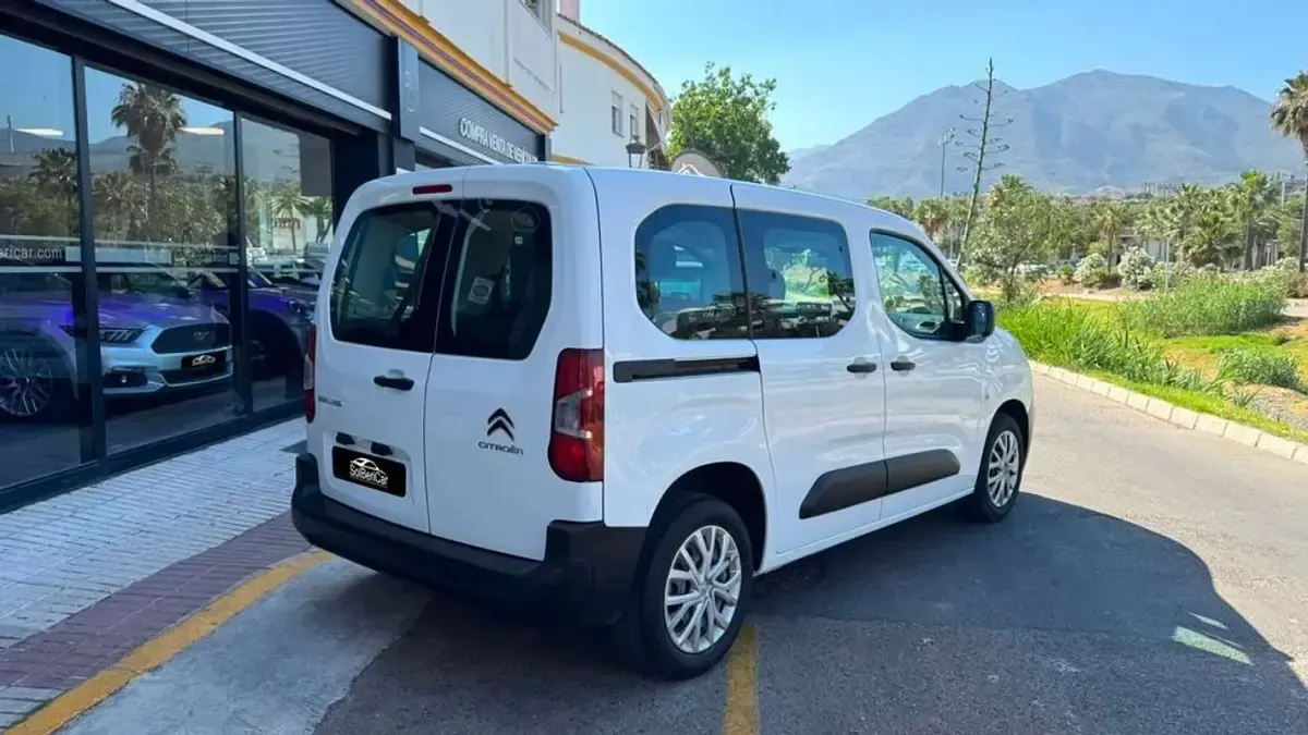 Usado Citroën Berlingo Live 102 CV (75 kW) 2022 Blanco Monovolumen