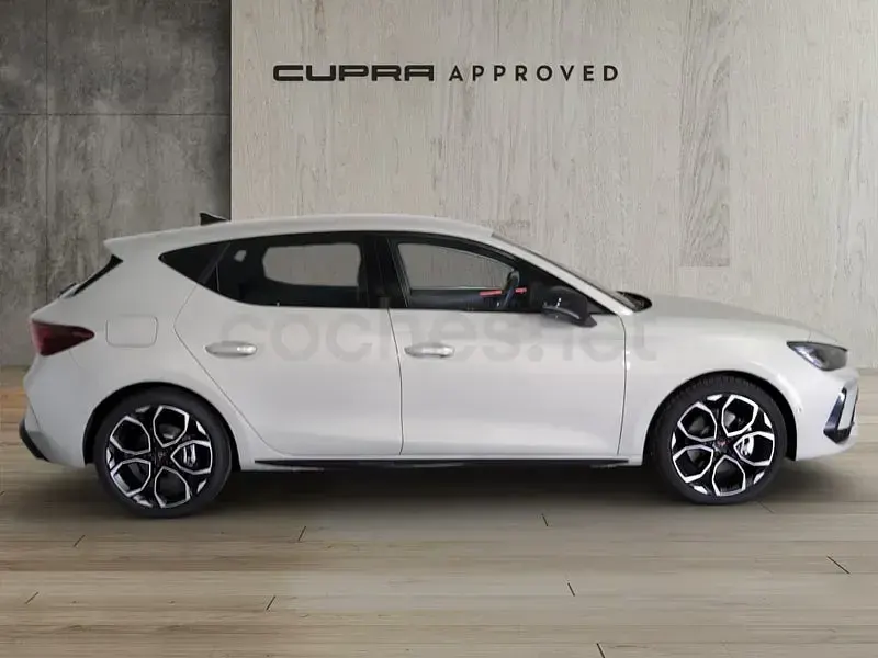 Usado Cupra Leon 204 CV (150 kW) 2025 Gris / plata Berlina