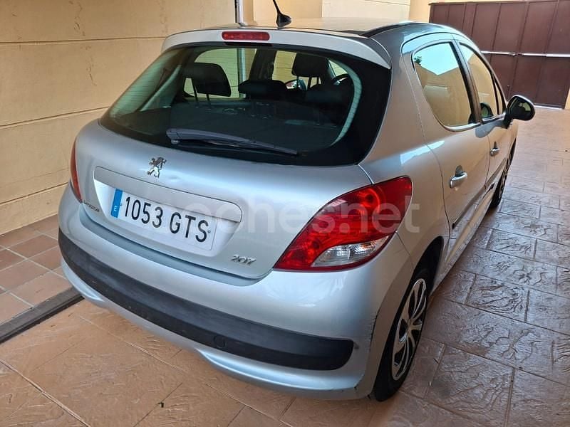 Usado Peugeot 207 70 CV (51 kW) 2010 Gris / plata Berlina
