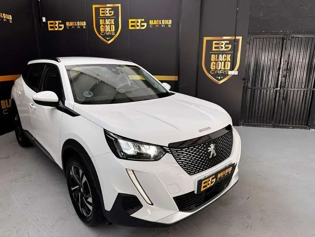 Usado Peugeot 2008 Allure 110 CV (80 kW) 2021 Blanco SUV